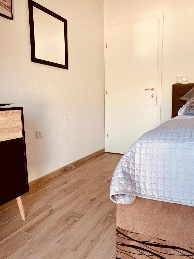 Apartment Elena Donji Okrug  エクステリア 写真