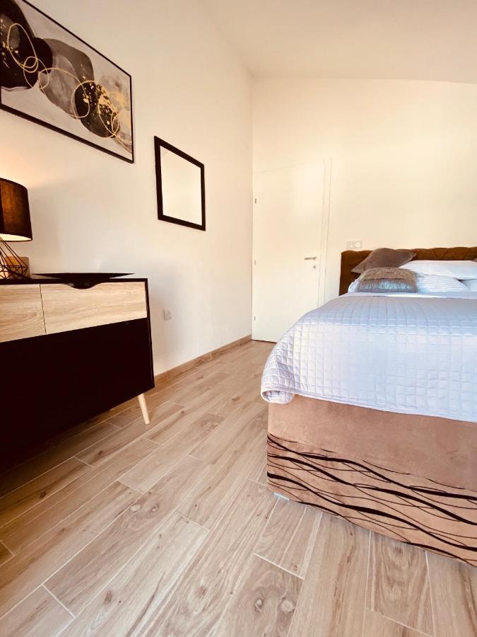 Apartment Elena Donji Okrug  エクステリア 写真