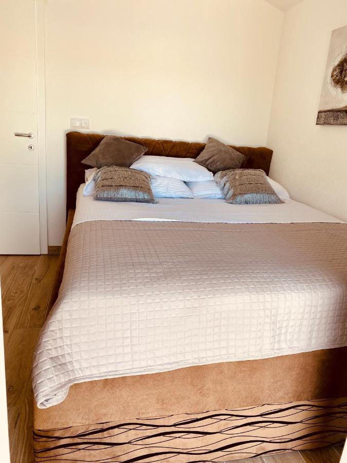 Apartment Elena Donji Okrug  エクステリア 写真