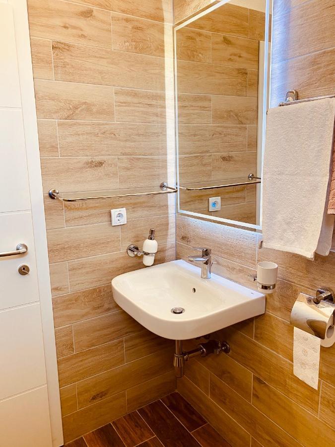 Apartment Elena Donji Okrug  エクステリア 写真